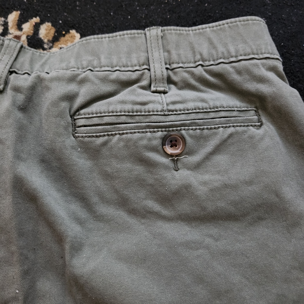 Sonoma Men's Olive Green Flat Front Shorts; Waist 38 - Picture 6 of 10